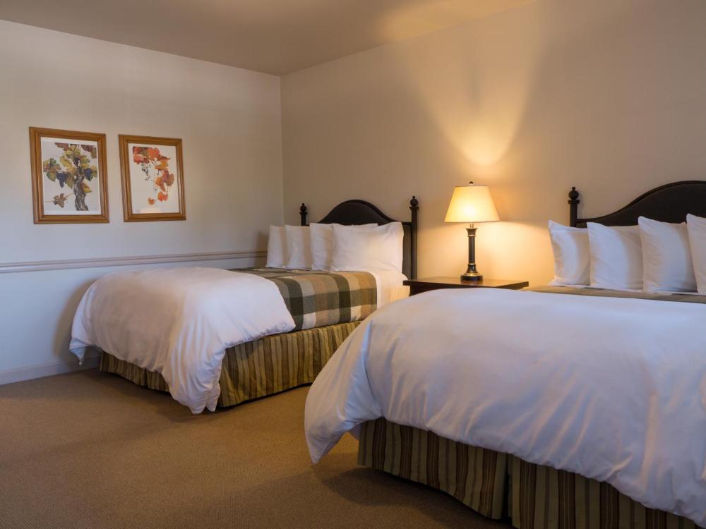 Queen Room with Two Queen Beds interior